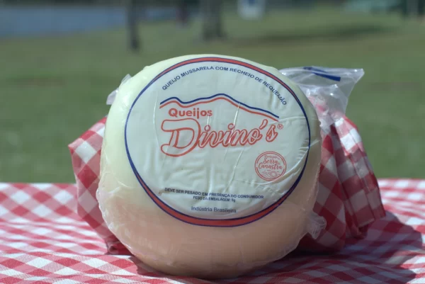 Queijo Mussarela com Recheio de Requeijão 500g